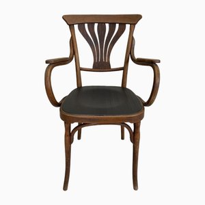 Tallador de sillas de madera curvada de bistró francés