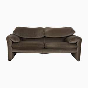 Sofá de dos plazas de tela en marrón grisáceo de Cassina Maralunga