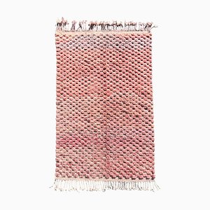 Tappeto moderno rosa in lana berbera marocchina intrecciata a mano