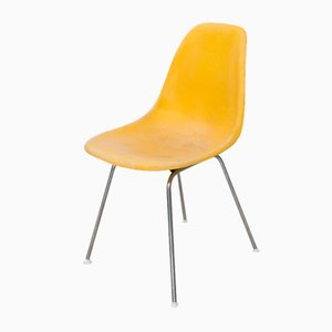 Sedia da scrivania in fibra di vetro attribuita a Charles & Ray Eames per Vitra, anni '60