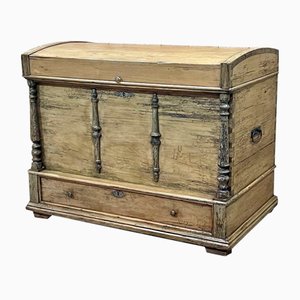 Caja de madera antigua