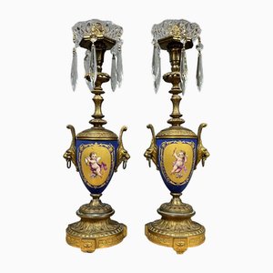 Candelabros Napoleón III de bronce dorado y porcelana azul celeste. Juego de 2