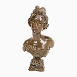 Figurine Féminine en Bronze