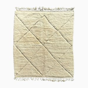 Alfombra bereber marroquí moderna de lana blanca tejida a mano