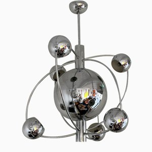 Lámpara de araña Satellite Sputnik italiana de metal y cromo atribuida a Reggiani, años 70