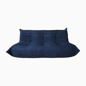 Divano a tre posti Togo in microfibra blu di Michel Ducaroy per Ligne Roset