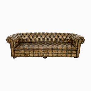 Divano Chesterfield antico in pelle, metà XIX secolo