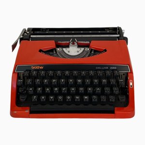 Macchina da scrivere vintage giapponese rossa Deluxe 220 con caratteri greci di Brother