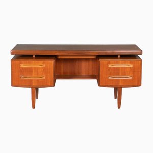 Scrivania vintage in teak di Viktor Wilkins per G-Plan, anni '60