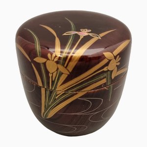 Vintage Japanese Netsuke Matcha Container with Maki-E Lacquer in Bordeaux Colour with Irises and Decorative Inlay, 1960s