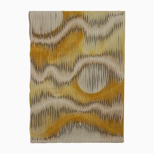 Peinture Sculpture Textile avec Effet Vague et Relief Utilisant un Pliage Monochrome Jaune