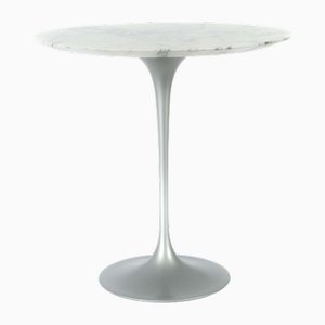 Mesa auxiliar Tulip plateada de Ero Saarinen para Knoll International, años 90