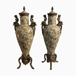 Amphores Wong Lee Style Louis XVI, 20ème Siècle, Set de 2