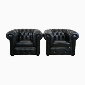 Butacas Chesterfield inglesas grandes de piel de vaca negra. Juego de 2