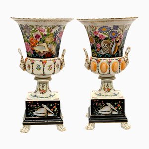 Jarrones Seashell Urn de porcelana Sevres. Juego de 2