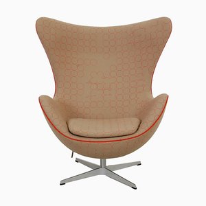 Egg Chair aus beigefarbenem Stoff von Arne Jacobsen