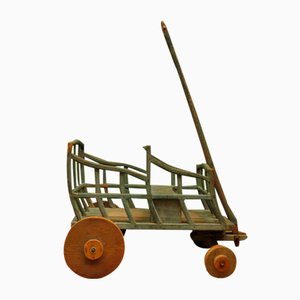 Carrito de madera con acabado pintado de azul, década de 1890