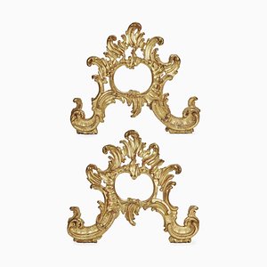 Espejos Ex Cimase de talla voluta con frisos dorados Luis XV, década de 1700. Juego de 2