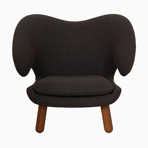 Pelikan Chair in Dark Gray Hallingdal Fabric by Finn Juhl