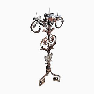 Candelabro barroco antiguo de hierro forjado de tres brazos con fresco de San José