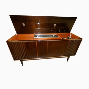 Tocadiscos y radio móvil Grman de Grundig, 1968