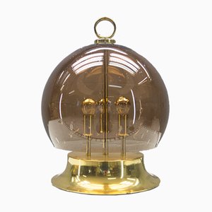 Goldfarbene Tischlampe mit mundgeblasenem Rauchglobus, 1960er