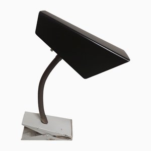 Lampada da tavolo Mid-Century regolabile con base bianca a morsetto, braccio a spirale regolabile e riflettore grigio, anni '60