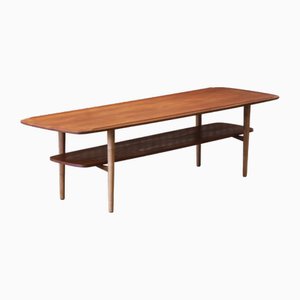 Table Basse en Teck avec Porte-Revues et Bords Festonnés, Danemark, 1960s