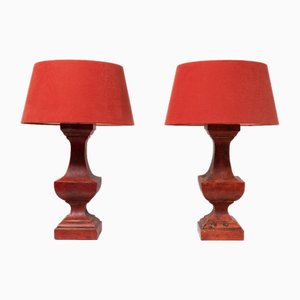 Lampade da tavolo in legno di gesso rosso con paralumi rossi, Francia, anni '80, set di 2