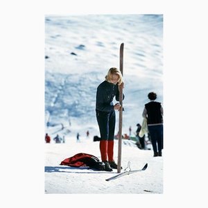 Slim Aarons, Verbier Skier, Stampa fotografica timbrata Estate in edizione limitata, 2000s