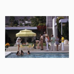 Slim Aarons, Party am Pool, Limited Edition Estate Stamped Fotodruck, 1970er