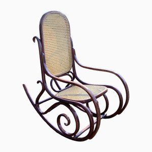 Antiker Schaukelstuhl von Thonet