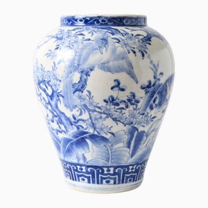 Jarrón japonés antiguo de porcelana en azul y blanco