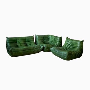 Sillón Togo Dubai de cuero verde con sofá de dos plazas y esquinero de Michel Ducaroy para Ligne Roset, 1979. Juego de 3
