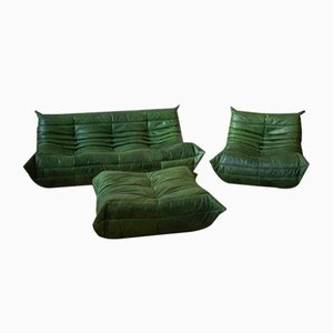 Sillón Togo Dubai de cuero verde con puf y sofá de tres plazas de Michel Ducaroy para Ligne Roset. Juego de 3