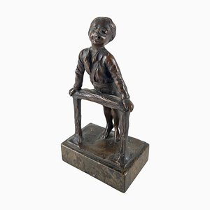 Figura de bronce de niño austriaco alemán de principios del siglo XX