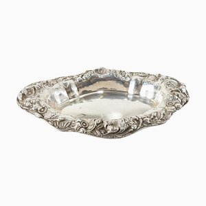 Bol Floral Repousse en Argent Sterling Début du 20ème Siècle de Unger Brothers