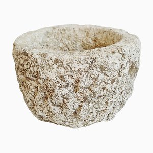 Vaso in pietra vintage in granito cesellato