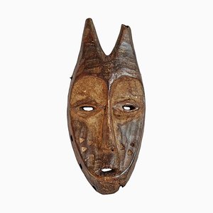 Máscara de Lega vintage de madera tallada