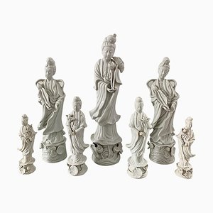 Statuette Chinoiserie Blanc de Chine in porcellana bianca, set di 7