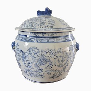 Pot Recouvert de Porcelaine Bleue et Blanche avec Fleuron Foo Dog