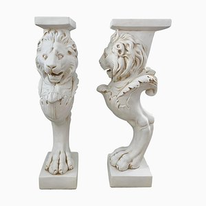 Pedestales de león romanos neoclásicos de escayola. Juego de 2