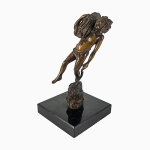 Figura de bronce modernista francesa