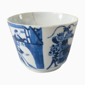 Copa china de vino azul y blanco del siglo XVIII con Guerreros