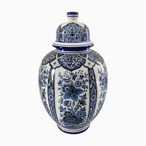 Frasco Chinoiserie de porcelana en azul y blanco de Ardalt Blue Delfia