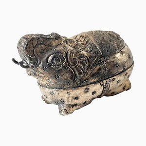 Scatola dado di betel a forma di elefante d'argento del sud-est asiatico