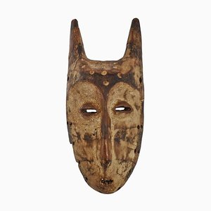 Máscara de madera de cuerno de Lega vintage de mediados del siglo XX
