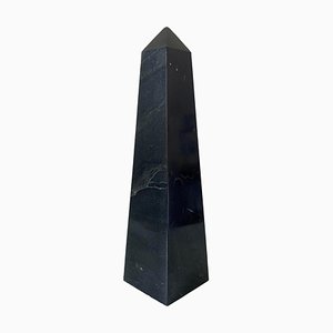Obelisco de mármol neoclásico negro y gris