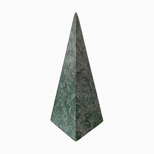 Obelisco neoclásico de mármol verde y gris