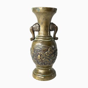 Petit Vase Décoratif, Japon, 19e Siècle, Bronze avec Garçon sur Carpe